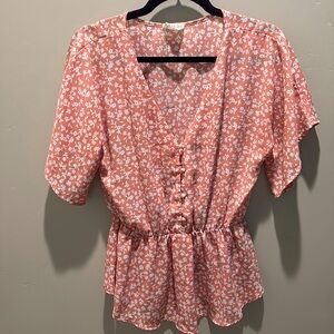 Sienna sky top. Pink with ditsy floral.